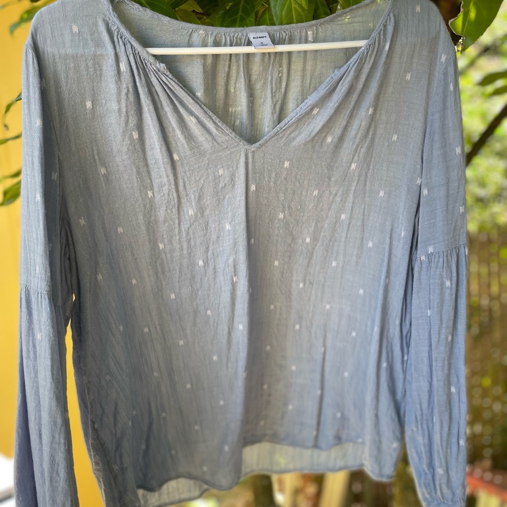 Old navy slight bell sleeve linen shirt - Picture 2 of 7